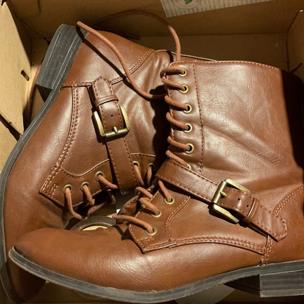Combat boots (brown)